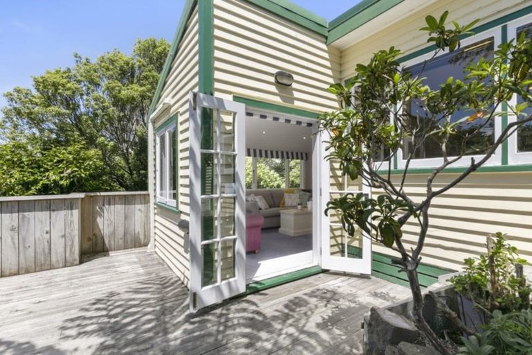 Photo of property in 27 Monowai Road, Johnsonville, Wellington, 6037