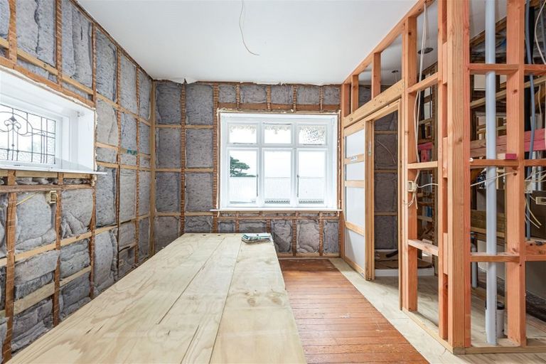 Photo of property in 61 Moncks Spur Road, Redcliffs, Christchurch, 8081