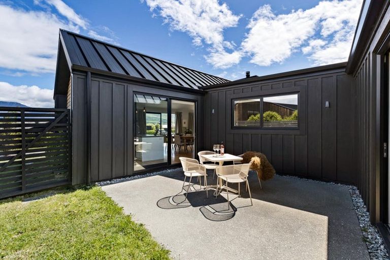 Photo of property in 35 Rannoch Drive, Jacks Point, Queenstown, 9371