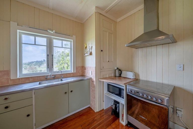 Photo of property in 141 Tawa Road, Kumeu, 0891