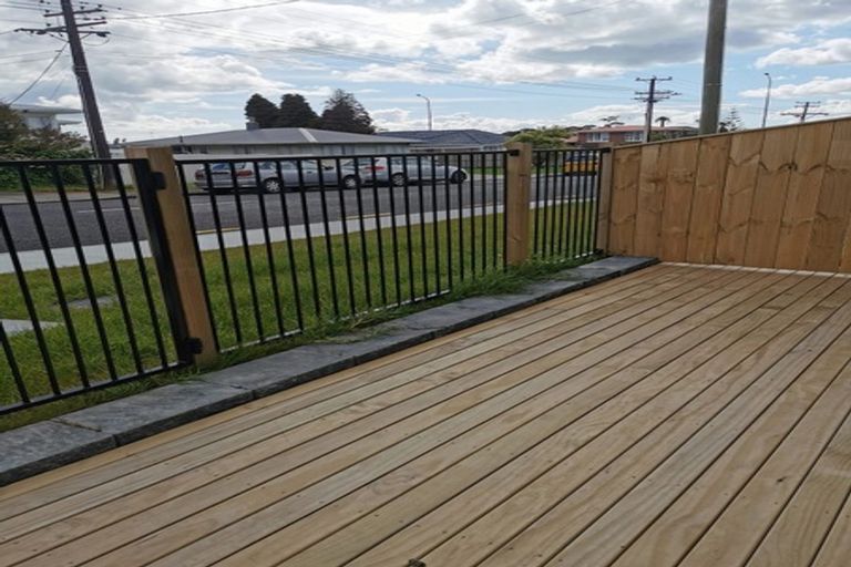 Photo of property in 1/17 Woodford Avenue, Henderson, Auckland, 0610