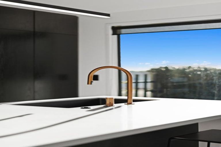 Photo of property in 175 Sandspit Road, Shelly Park, Auckland, 2014