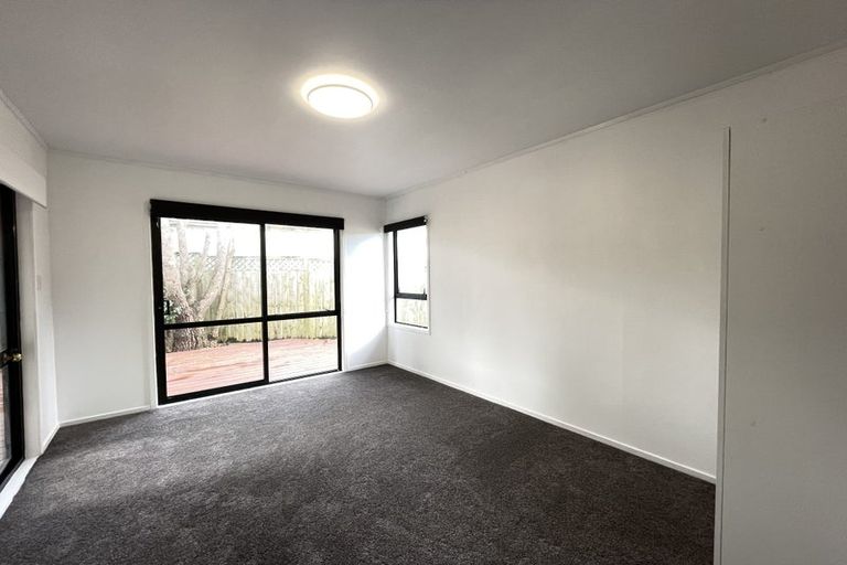 Photo of property in 81 Totaravale Drive, Totara Vale, Auckland, 0629