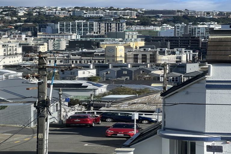 Photo of property in 22 Hawker Street, Mount Victoria, Wellington, 6011