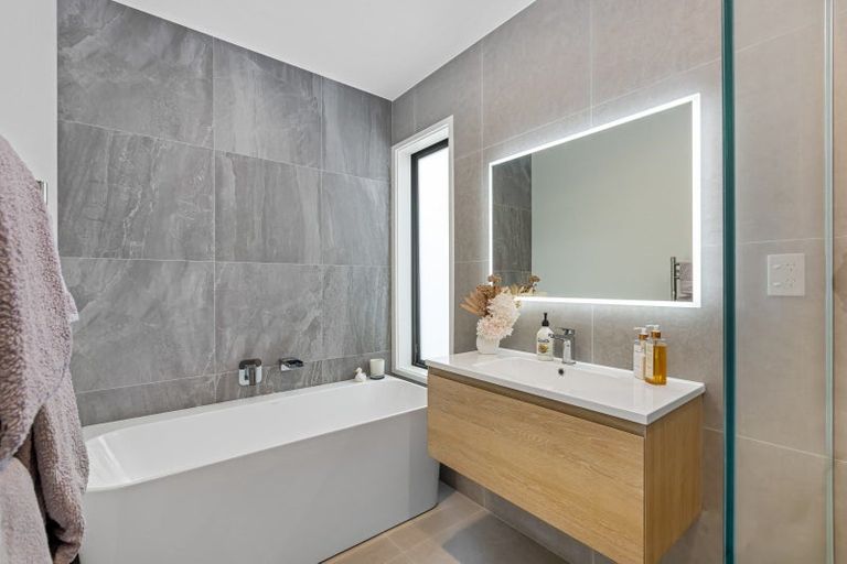 Photo of property in 14 Odlin Lane, Red Beach, 0932