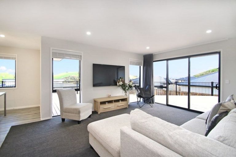 Photo of property in 16 Ballintoy Park Drive, Welcome Bay, Tauranga, 3175