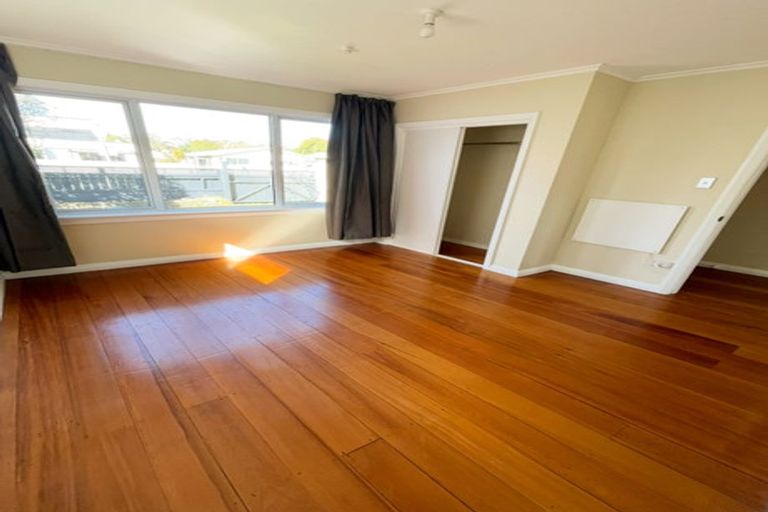 Photo of property in 52 Wallace Place, Westown, New Plymouth, 4310