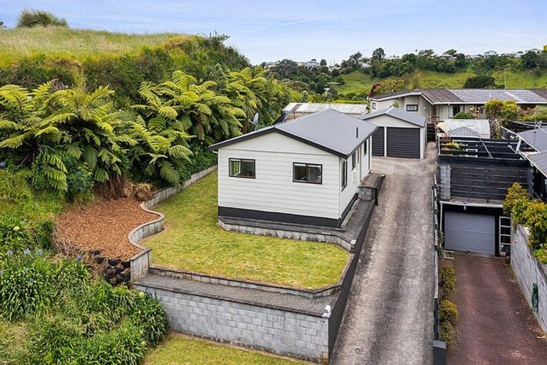 Photo of property in 118 Riversdale Drive, Merrilands, New Plymouth, 4312
