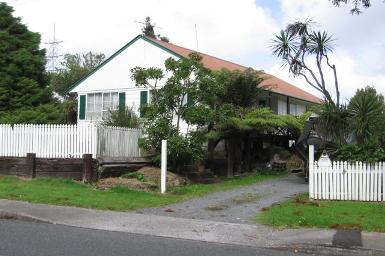 Photo of property in 105 Kemp Road, Massey, Auckland, 0614