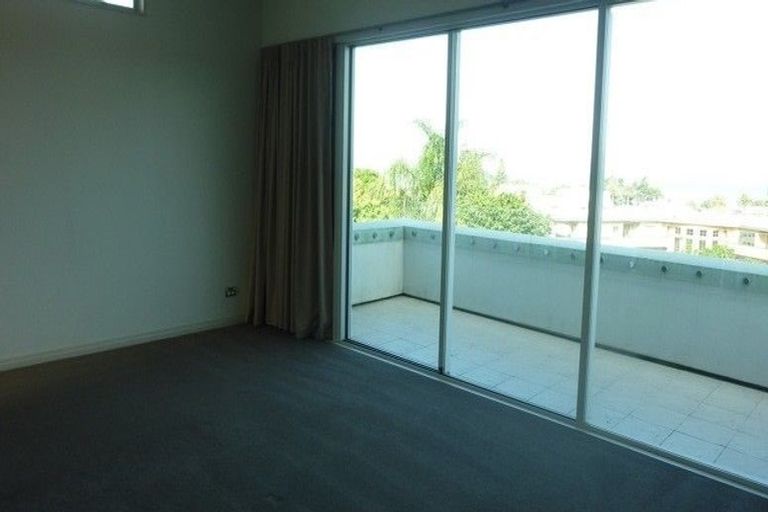 Photo of property in 1 Paterson Mews, Browns Bay, Auckland, 0630