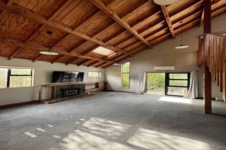 Photo of property in 11 Richmond Hill, Glenside, Wellington, 6037