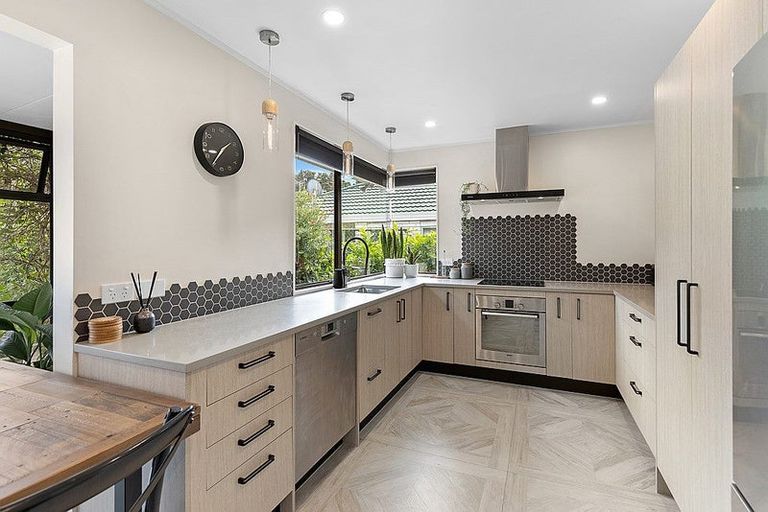 Photo of property in 206 Glengarry Road, Glen Eden, Auckland, 0602