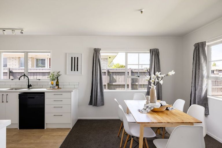 Photo of property in 1 Hilton Road, St Andrews, Hamilton, 3200