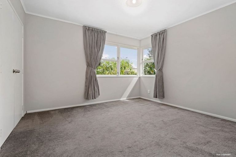 Photo of property in 4 Rainbow Place, Wattle Downs, Auckland, 2103