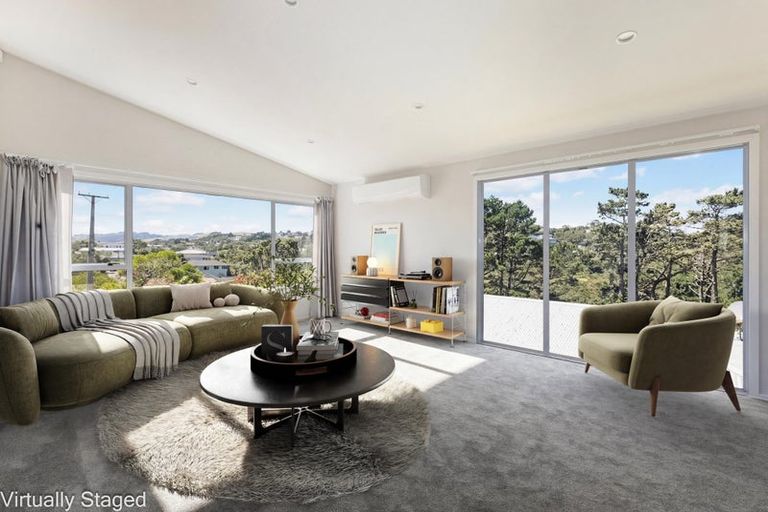 Photo of property in 37 Spenmoor Street, Newlands, Wellington, 6037