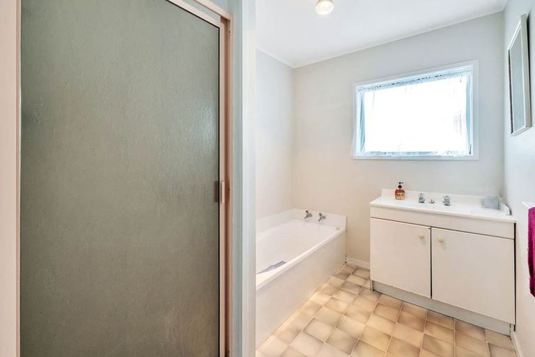 Photo of property in 2/6 Menary Street, Papakura, 2110