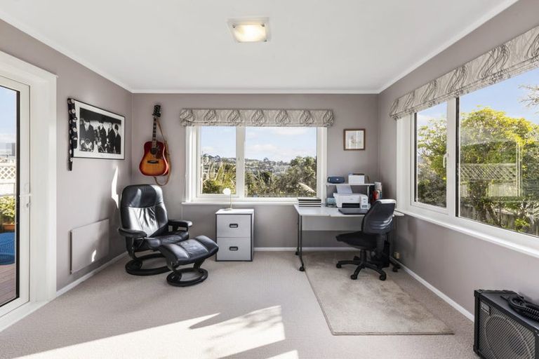 Photo of property in 11 Diane Grove, Paparangi, Wellington, 6037