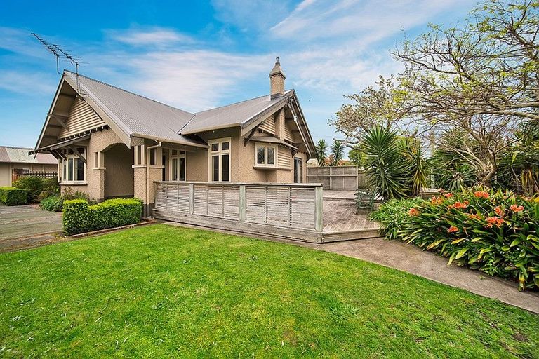 Photo of property in 70 Collins Street, Hawera, 4610