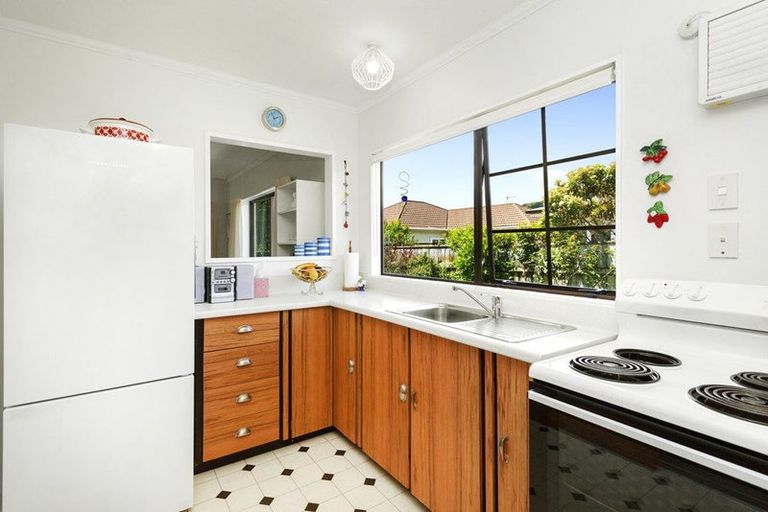 Photo of property in 16 Rossiter Street, Tawa, Wellington, 5028