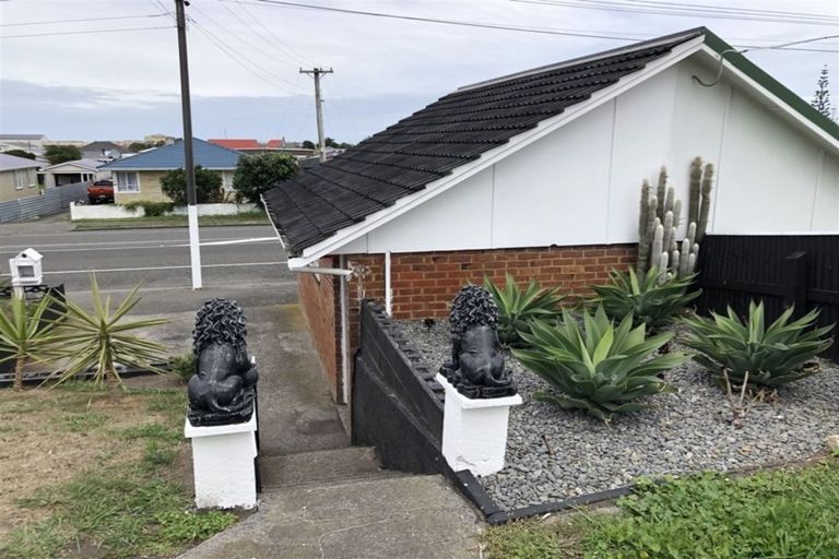 Photo of property in 180 Puriri Street, Castlecliff, Whanganui, 4501