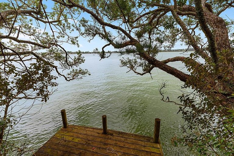 Photo of property in 7 Chatham Avenue, Paremoremo, Auckland, 0632