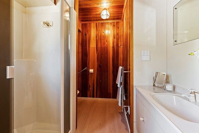 Photo of property in 1/76 Glamorgan Drive, Torbay, Auckland, 0630