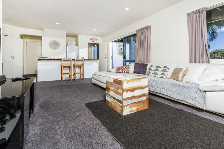 Photo of property in 2/982 East Coast Road, Northcross, Auckland, 0632