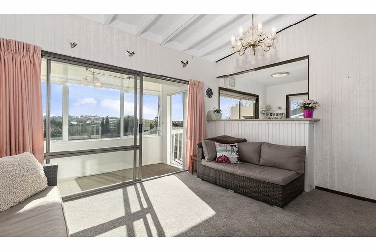 Photo of property in 2/58 Pupuke Road, Hillcrest, Auckland, 0627