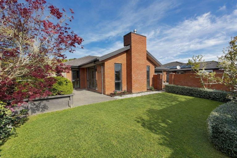 Photo of property in 16 Ruahine Place, Parklands, Christchurch, 8083