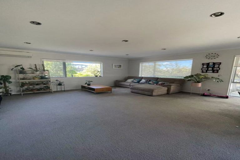 Photo of property in 30 Namsan Close, Fairview Heights, Auckland, 0632