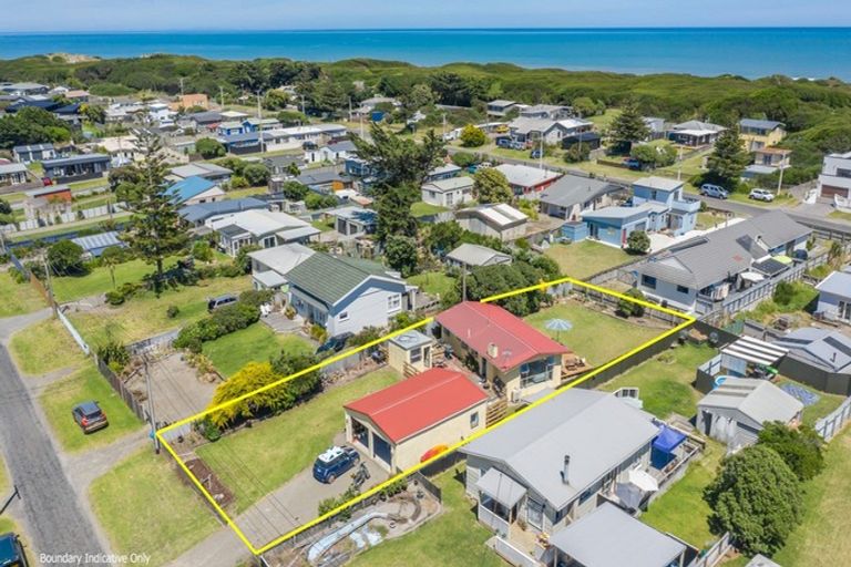 Photo of property in 12 Rangitane Street, Himatangi Beach, Foxton, 4891