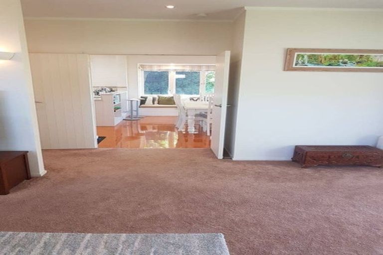 Photo of property in 547 Glenfield Road, Glenfield, Auckland, 0629