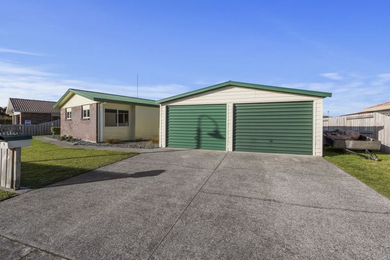 Photo of property in 7 Checketts Place, Papamoa Beach, Papamoa, 3118