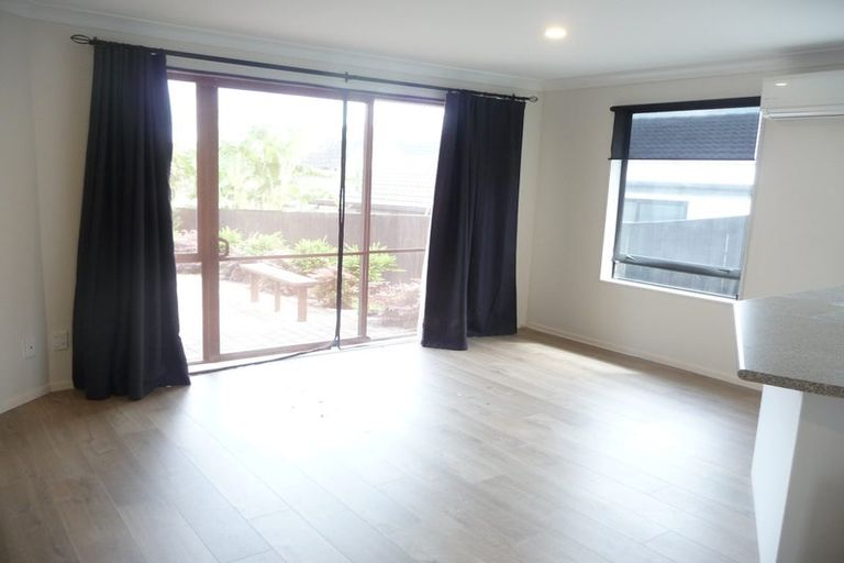 Photo of property in 1/55 Whitford Road, Botany Downs, Auckland, 2014