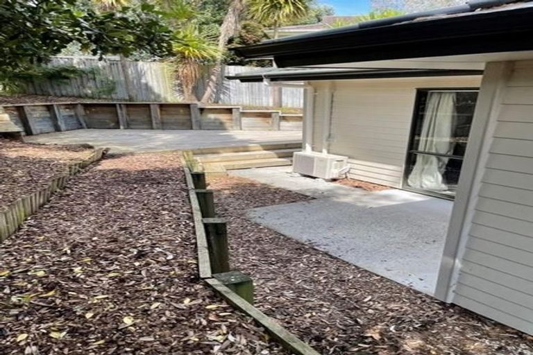 Photo of property in 10a Rena Place, West Harbour, Auckland, 0618