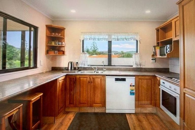 Photo of property in 36 Eruini Street, Waikanae Beach, Waikanae, 5036