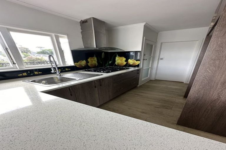 Photo of property in 19 Camelot Place, Glenfield, Auckland, 0629