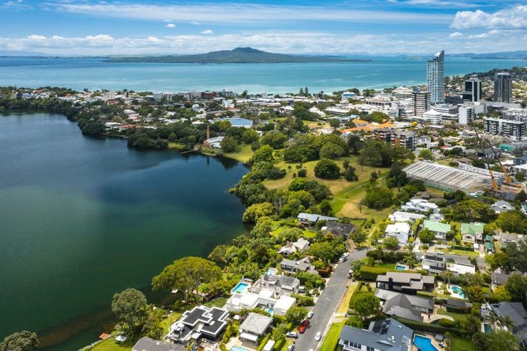Photo of property in 15 Lake View Road, Takapuna, Auckland, 0622