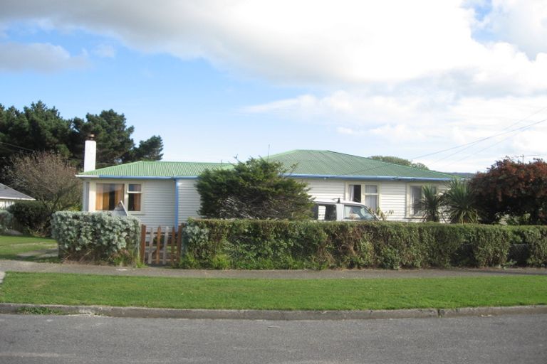 Photo of property in 24 Wiltshire Place, Cannons Creek, Porirua, 5024
