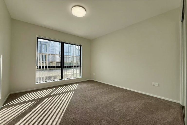 Photo of property in 4 Tawapou Close, Massey, Auckland, 0614