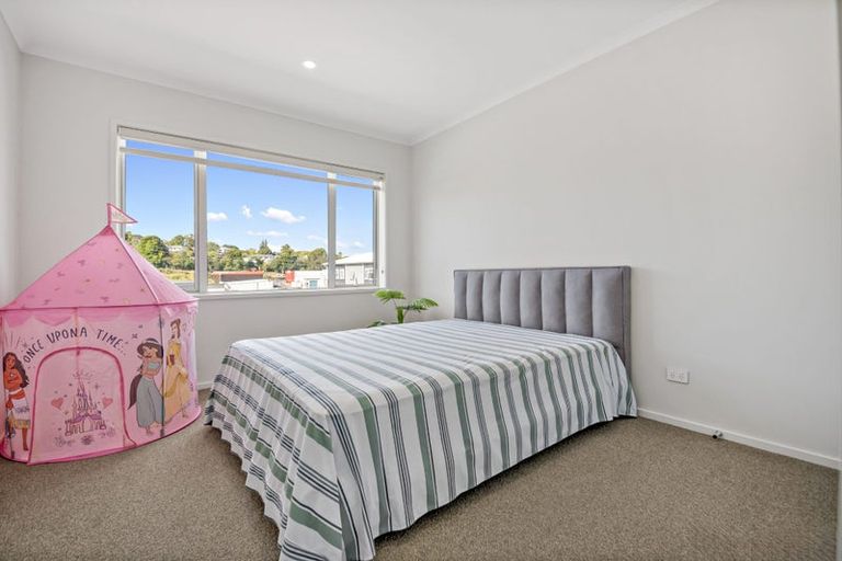 Photo of property in 72 Karepiro Drive, Stanmore Bay, Whangaparaoa, 0932