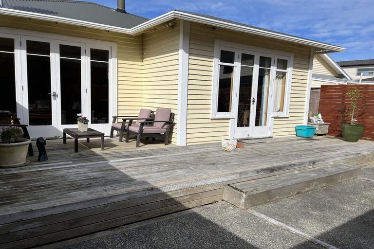 Photo of property in 55 Tauhinu Road, Miramar, Wellington, 6022