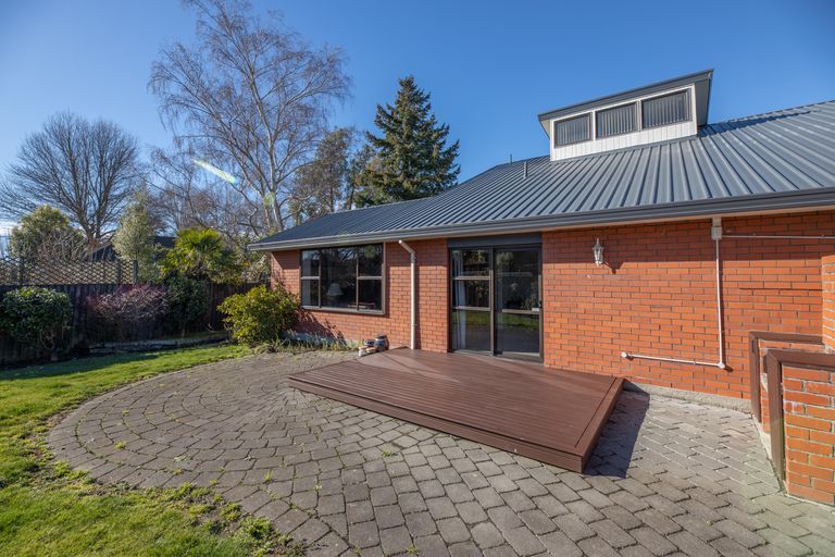 Photo of property in 28 Rubens Place, Burnside, Christchurch, 8053
