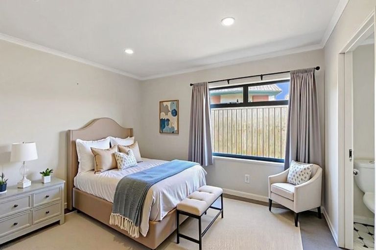 Photo of property in 4 Francis Skinner Place, Orewa, 0931