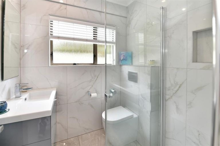 Photo of property in 1/91 Aberdeen Road, Castor Bay, Auckland, 0620