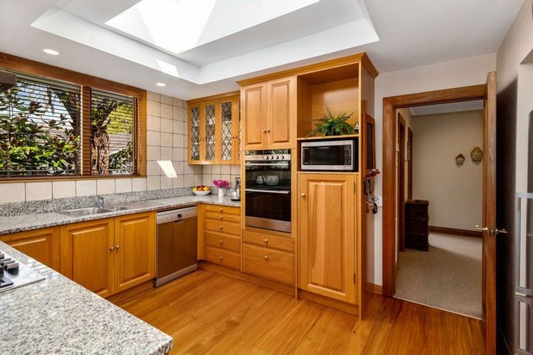 Photo of property in 10 Golf Road, Heretaunga, Upper Hutt, 5018