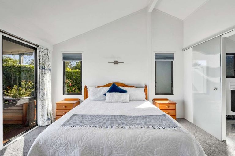 Photo of property in 37 Hikanui Drive, Havelock North, 4130