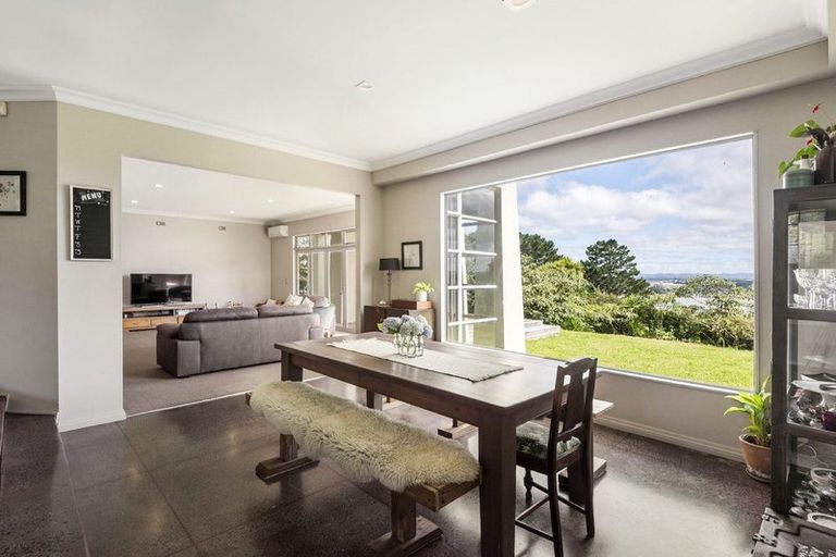 Photo of property in 5 Chatham Avenue, Paremoremo, Auckland, 0632