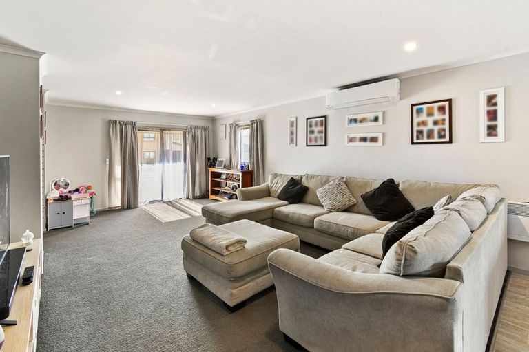 Photo of property in 76 Kaimoana Street, Weymouth, Auckland, 2103