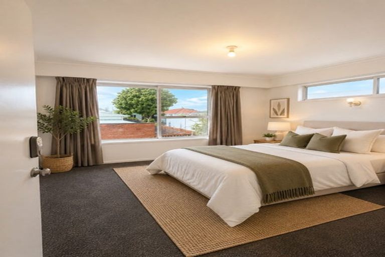 Photo of property in 76a Lake Road, Narrow Neck, Auckland, 0624